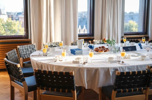 Thriving in Change: Lessons on Growth and Renewal from Industry Leaders